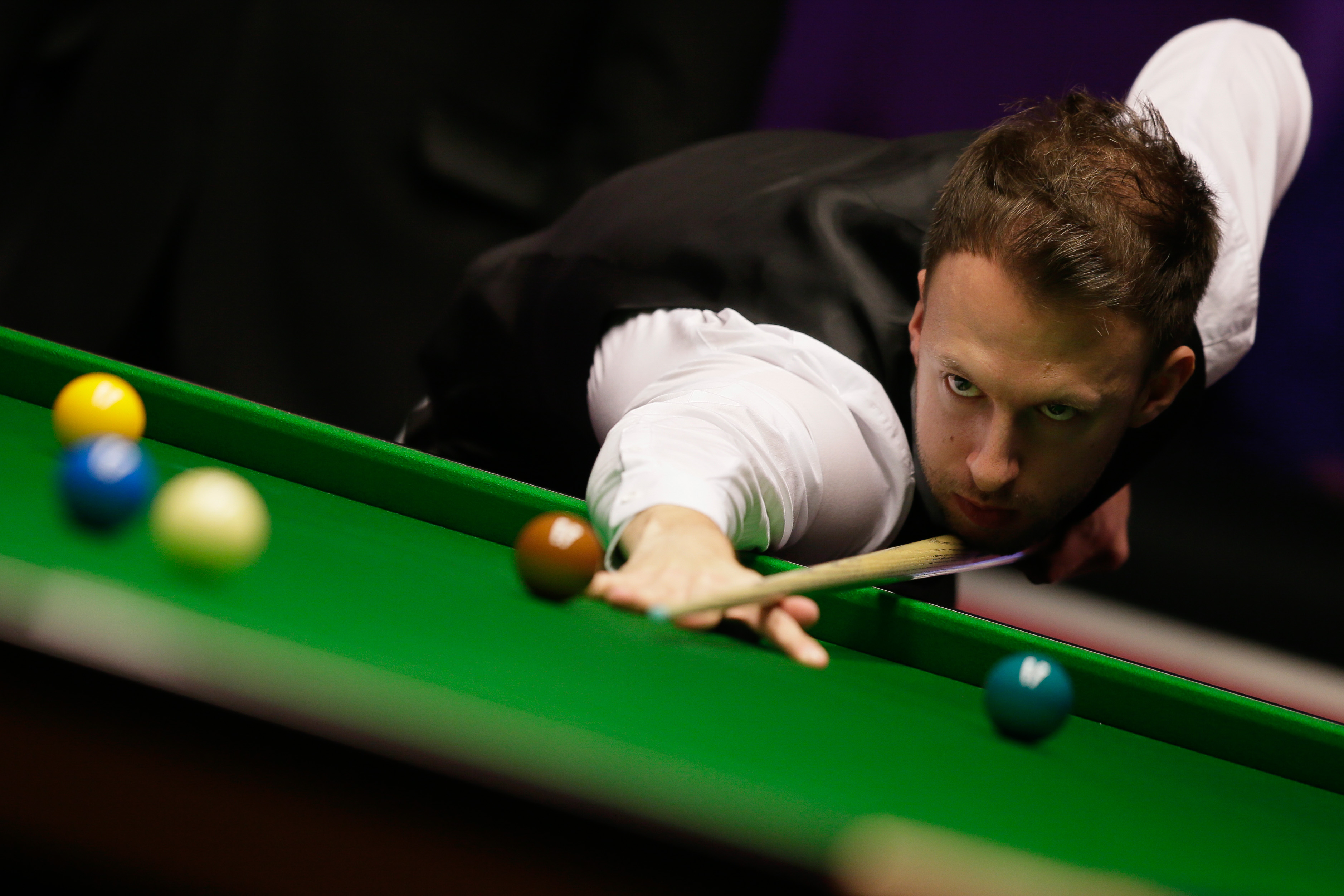 而他几乎没 而他几乎没